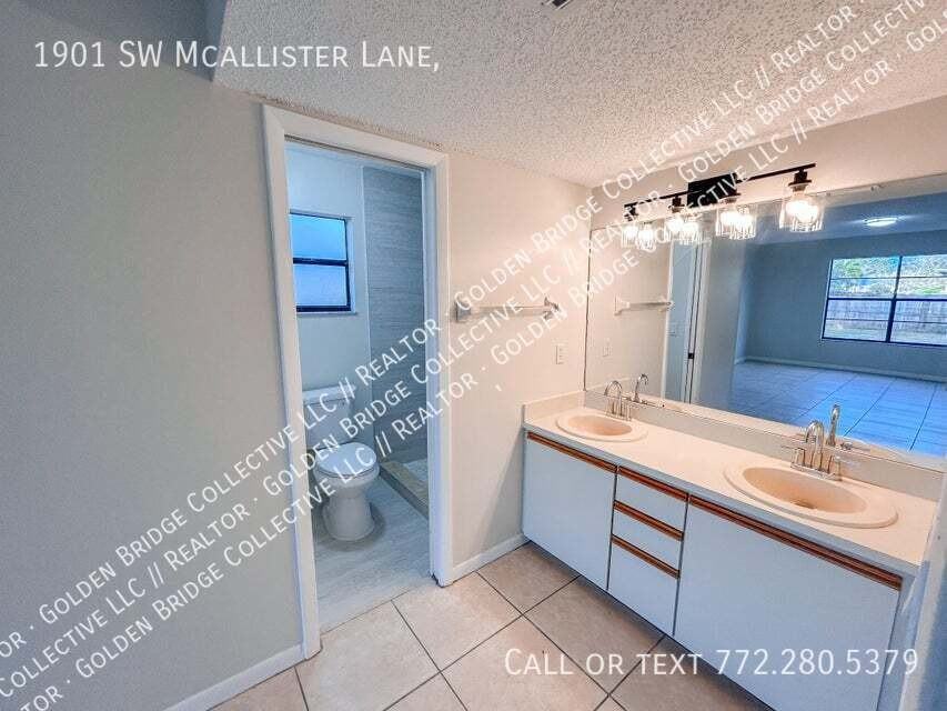 1901 Sw Mcallister Ln - Photo 5 of 9