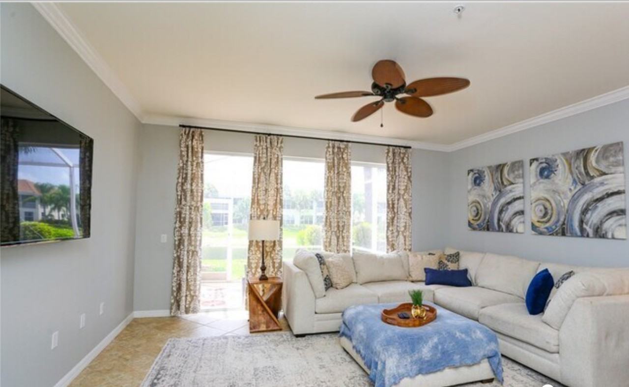 960 Hampton Circle - Photo 3 of 5