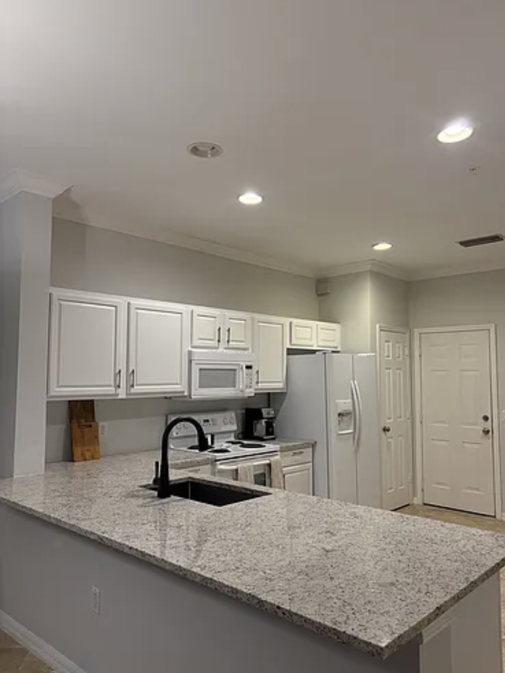 960 Hampton Circle - Photo 5 of 5