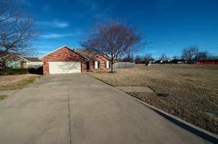 1242 N Shannon Ave - Photo 1 of 1