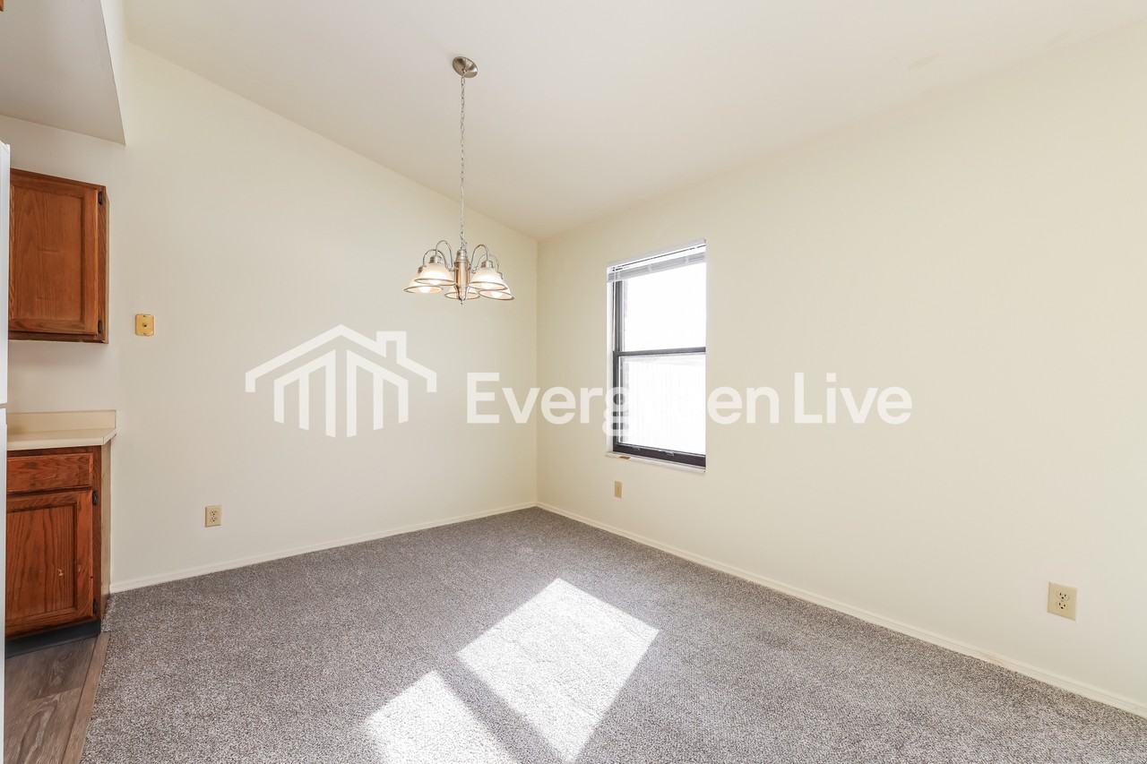 6380 Rolling Glen Dr - Photo 5 of 14