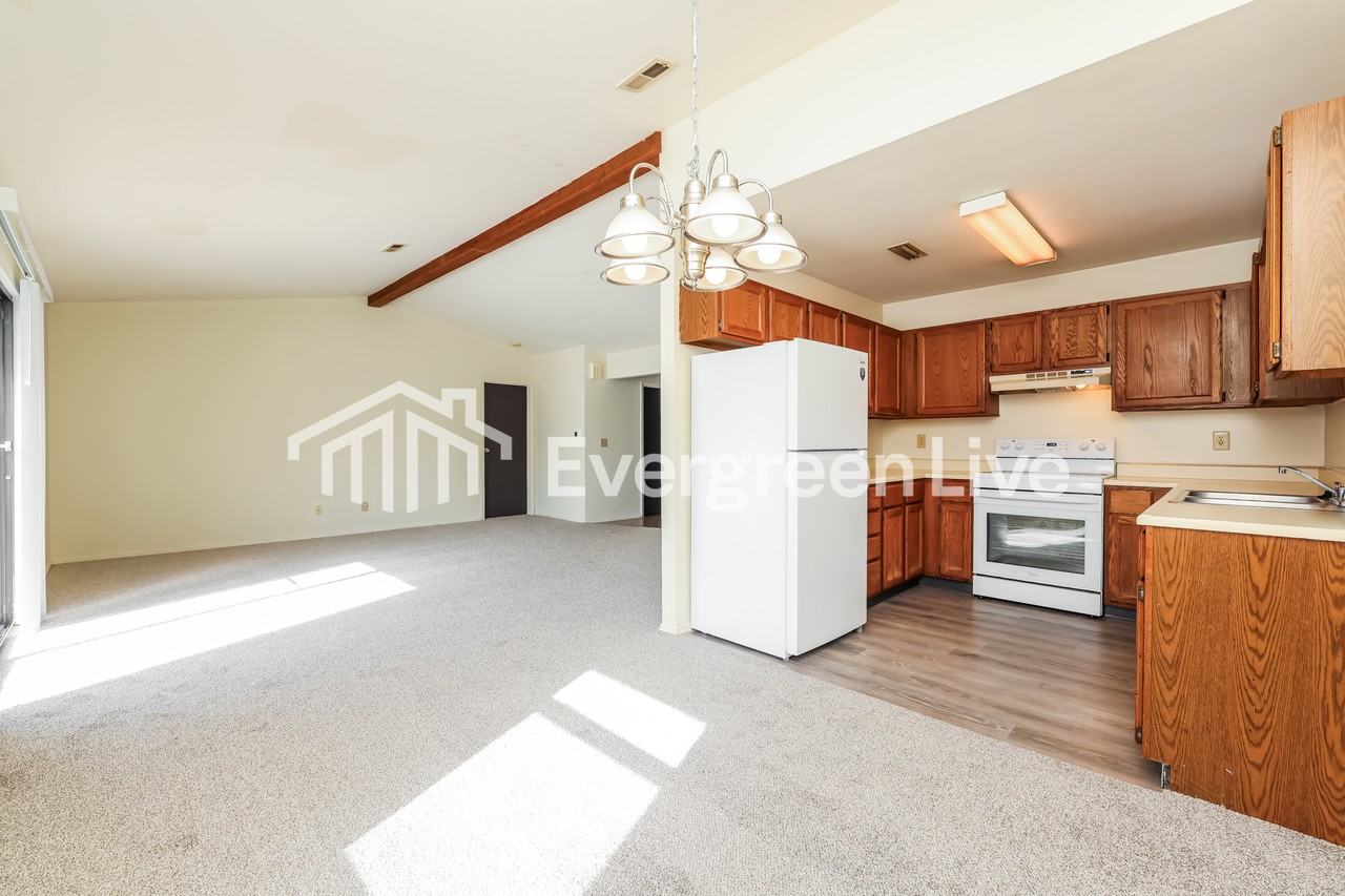 6380 Rolling Glen Dr - Photo 6 of 14