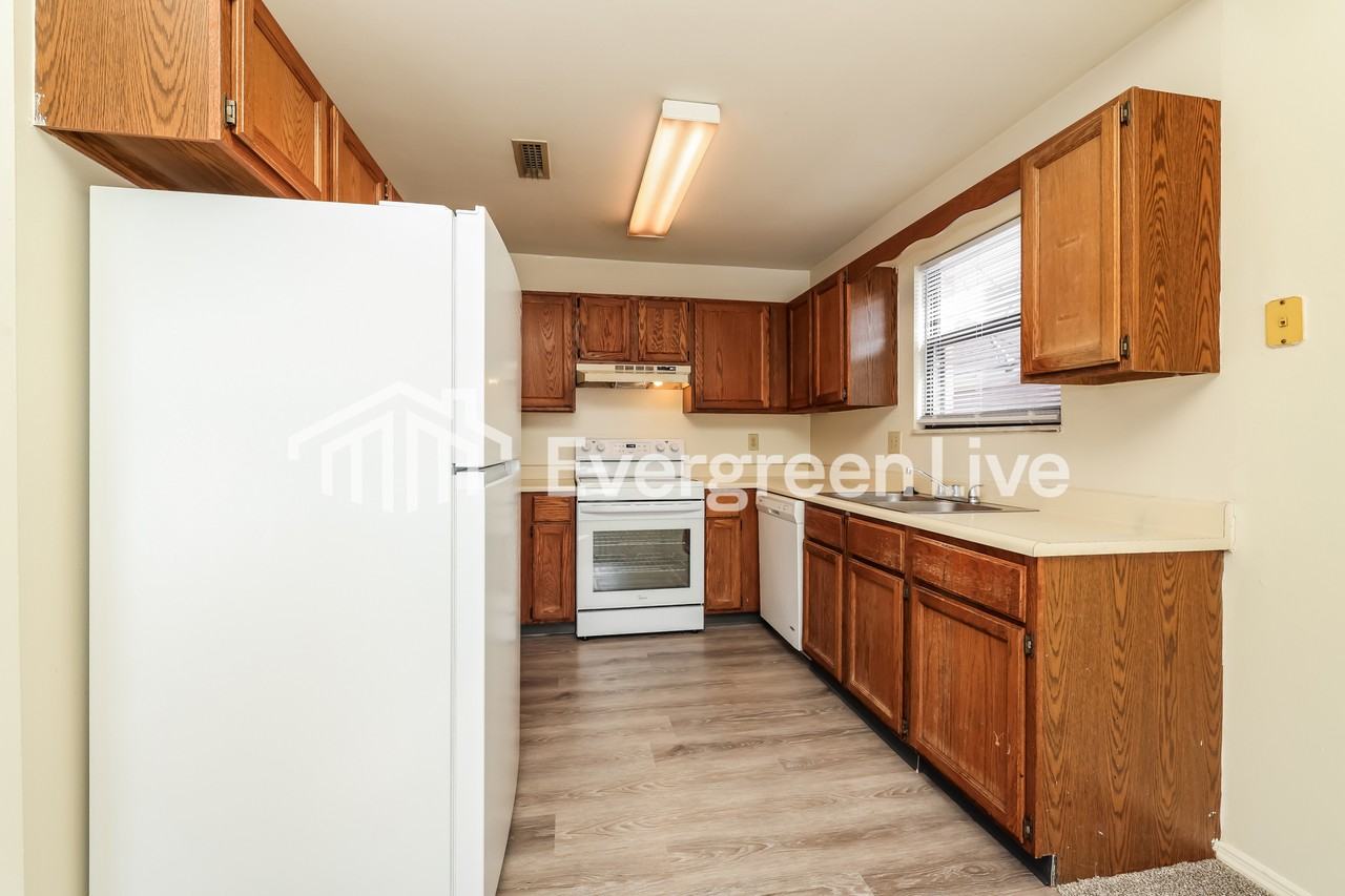 6380 Rolling Glen Dr - Photo 7 of 14