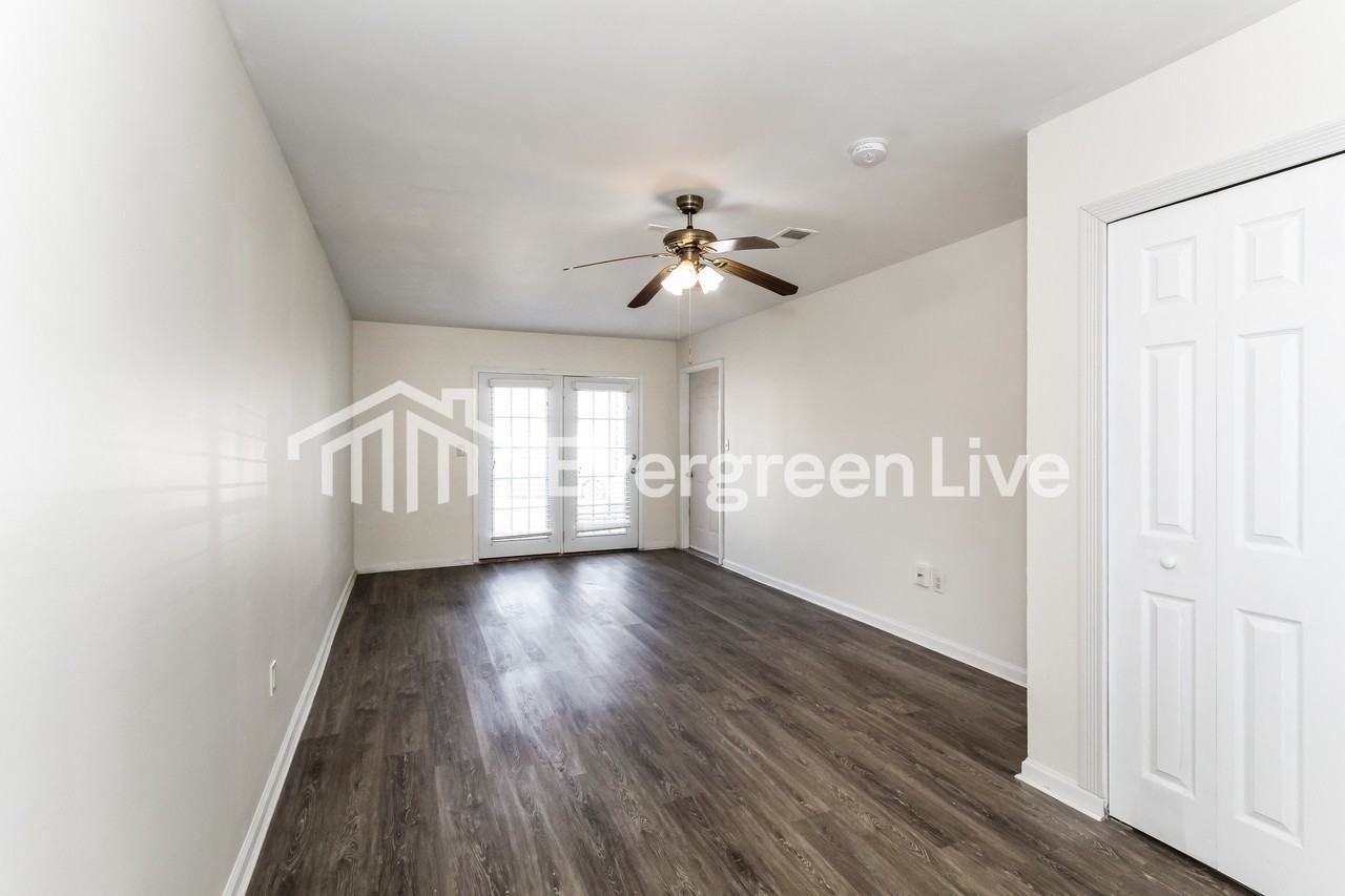 111 Cove Lndg - Photo 2 of 15