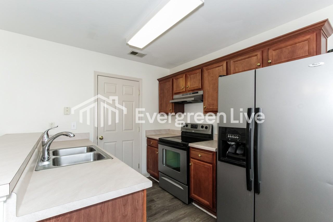 111 Cove Lndg - Photo 5 of 15