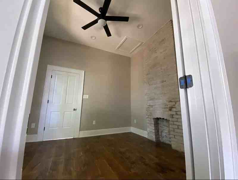 915 N Rocheblave St - Photo 4 of 8