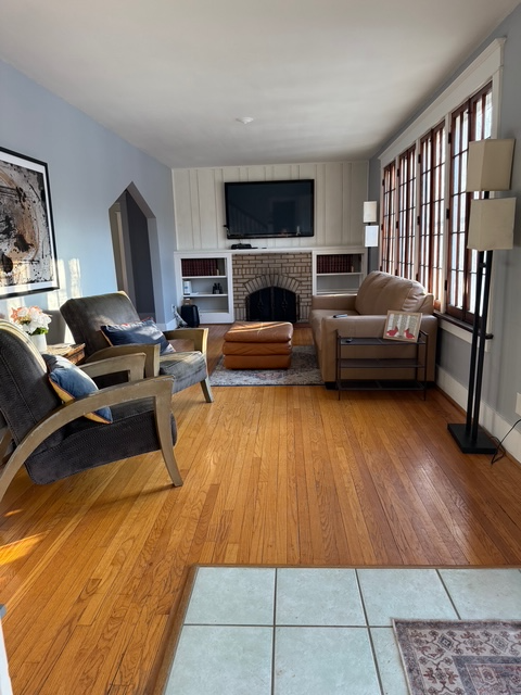 2420 Simpson Ave - Photo 3 of 20