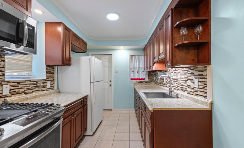 415 N East Ave - Photo 6 of 15