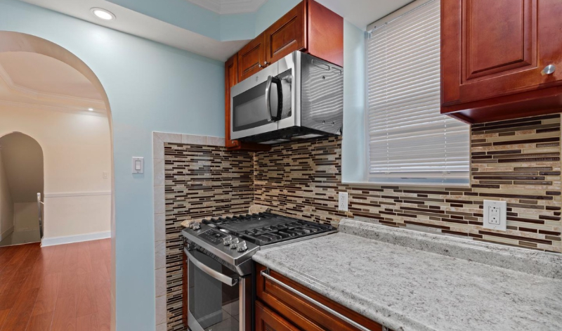 415 N East Ave - Photo 7 of 15