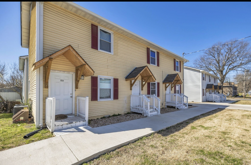 219 W Flower St #D1 - Photo 3 of 9