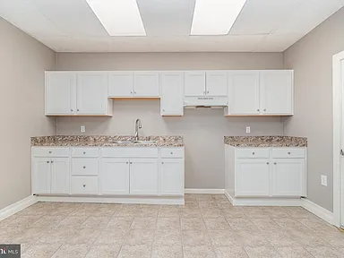 323 Market St - Photo 4 of 20