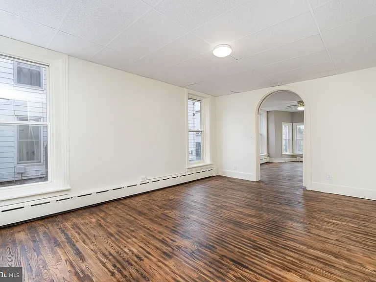 323 Market St - Photo 6 of 20