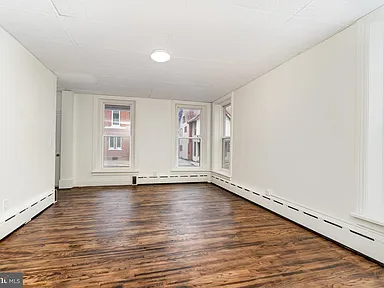 323 Market St - Photo 7 of 20