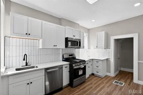 4152 Delmar Blvd - Photo 2 of 13