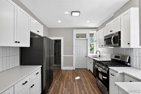 4152 Delmar Blvd - Photo 3 of 13