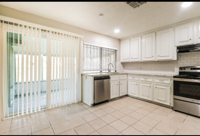 6103 Kemrock Ct - Photo 5 of 10