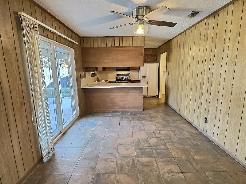 1312 Sherry Ln - Photo 4 of 19