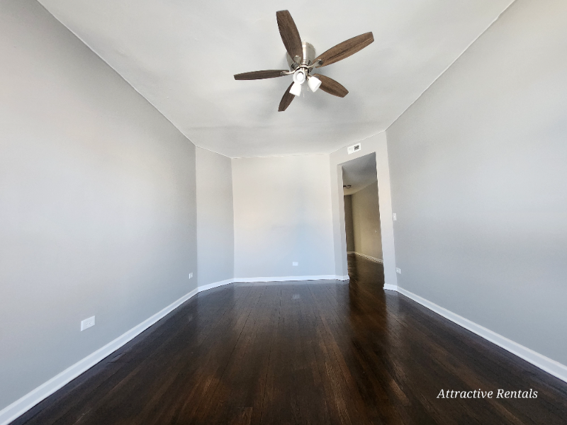 3658 S Indiana Ave - Photo 2 of 17