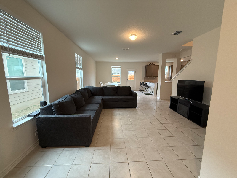 409 Dakota Crk - Photo 2 of 17