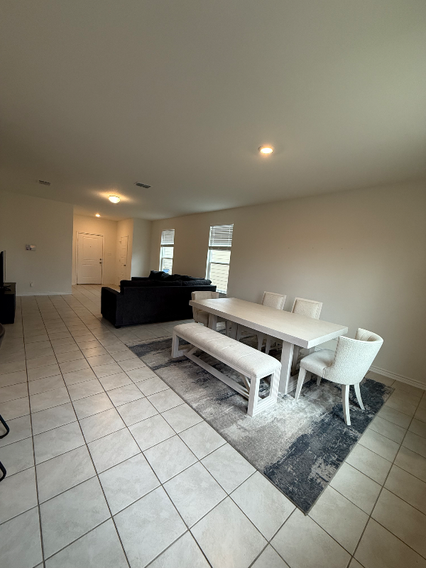 409 Dakota Crk - Photo 4 of 17