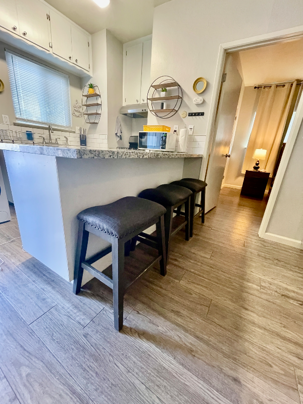 1117 N 11th Ave #A - Photo 4 of 13