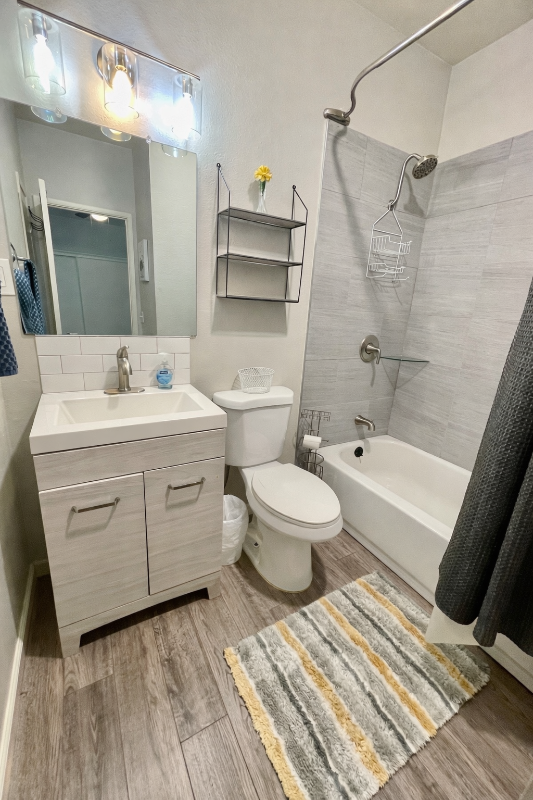 1117 N 11th Ave #A - Photo 7 of 13