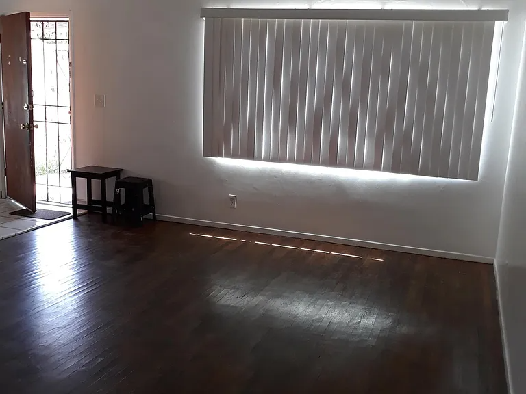 4433 Triggs St - Photo 4 of 8