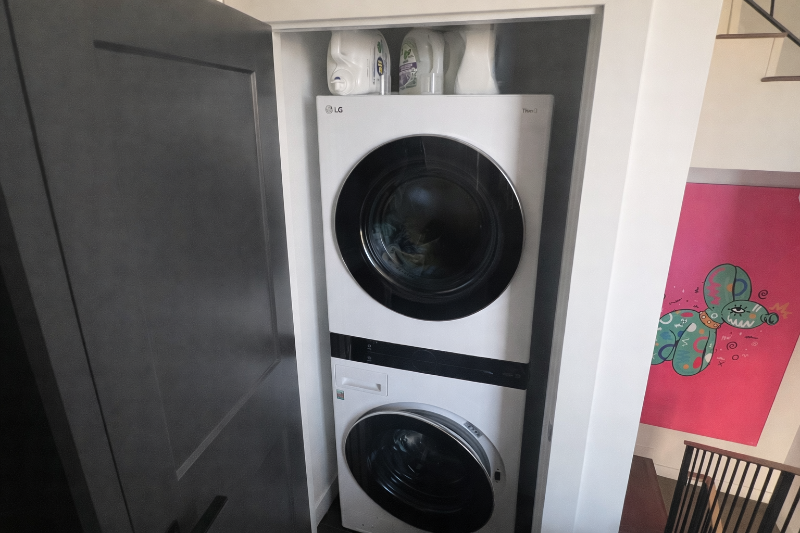 889 30th St - Photo 7 of 12