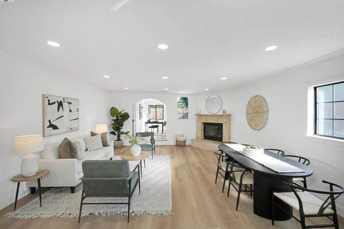 2126 Gross St - Photo 2 of 18