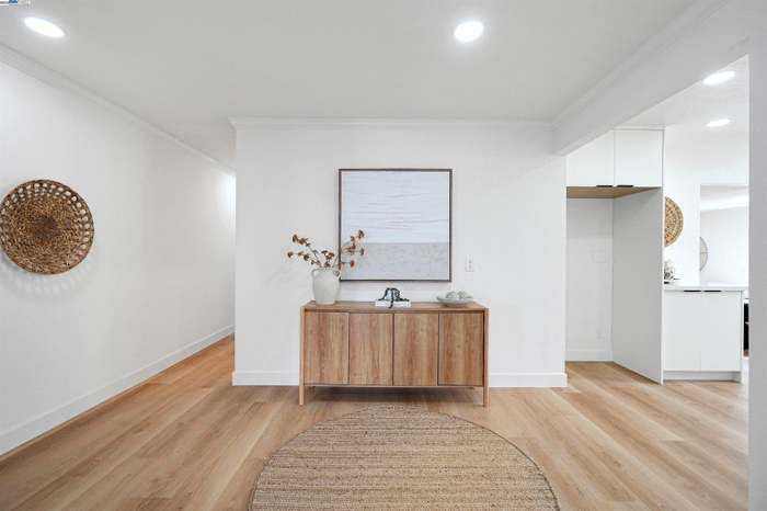 2126 Gross St - Photo 4 of 18