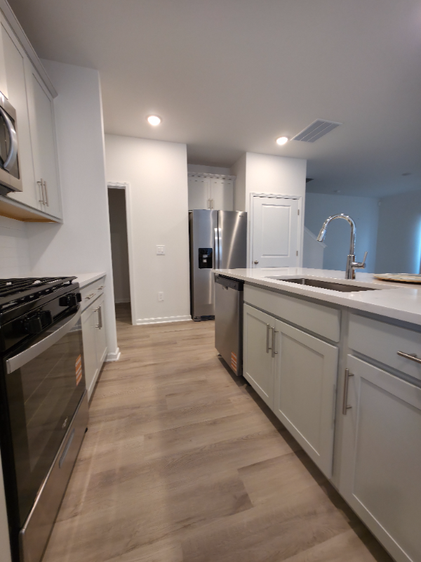 1173 Abbott St - Photo 2 of 18