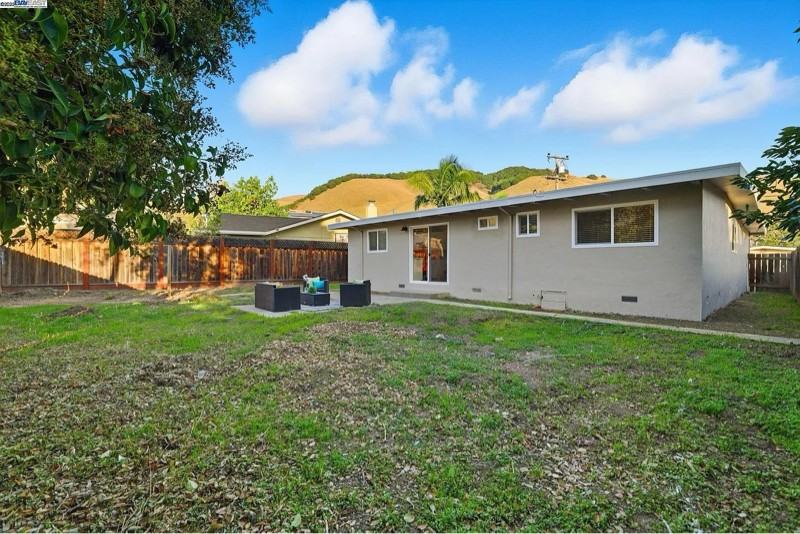 38345 Timpanogas Cir - Photo 3 of 18