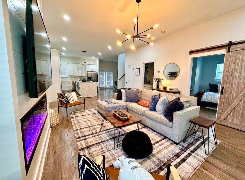 240 Laurel Ave Sw - Photo 3 of 16