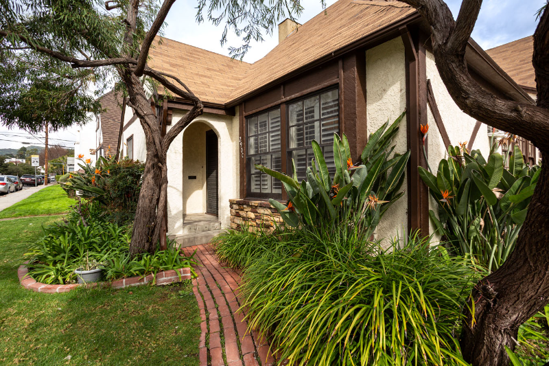 2900 Griffith Park Blvd - Photo 2 of 16