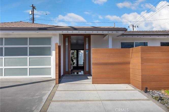 496 E 16th St - Photo 3 of 34