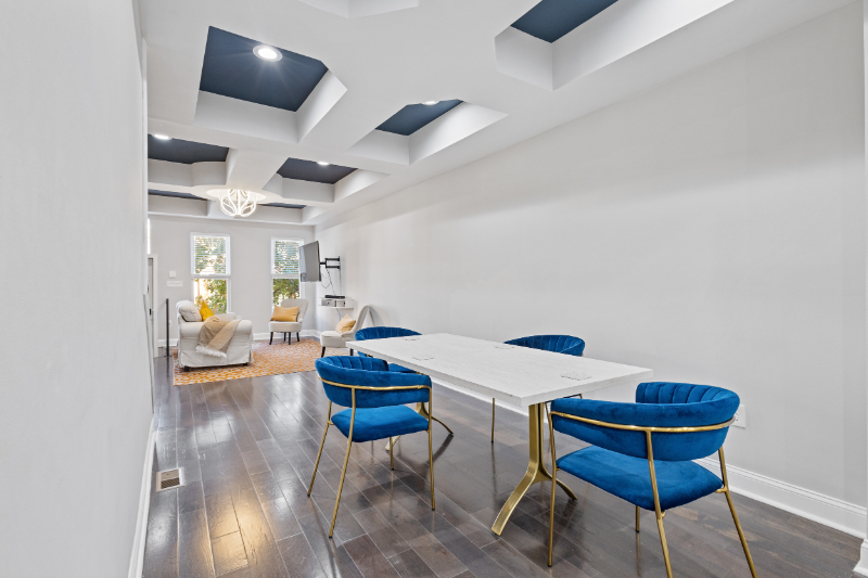 230 N Luzerne Ave - Photo 4 of 19