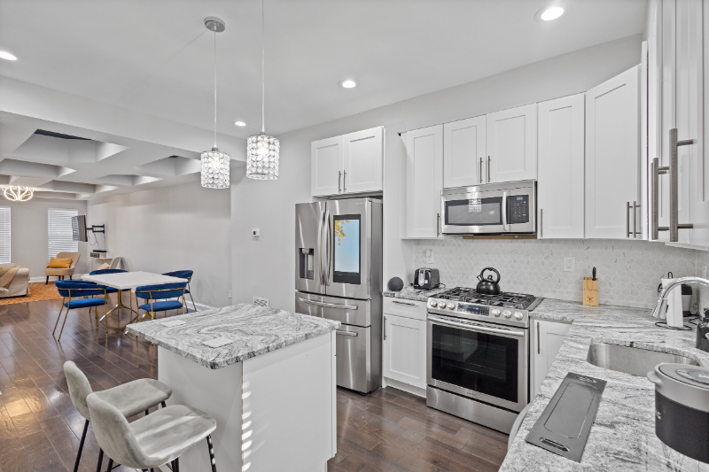 230 N Luzerne Ave - Photo 7 of 19