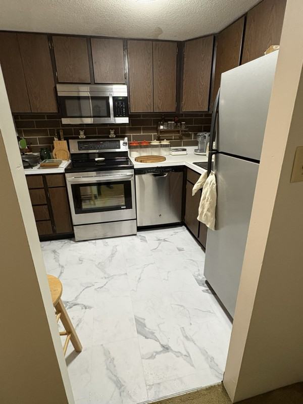 2106 Kanawha Blvd E - Photo 2 of 14