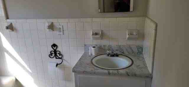 513 Center St - Photo 3 of 9
