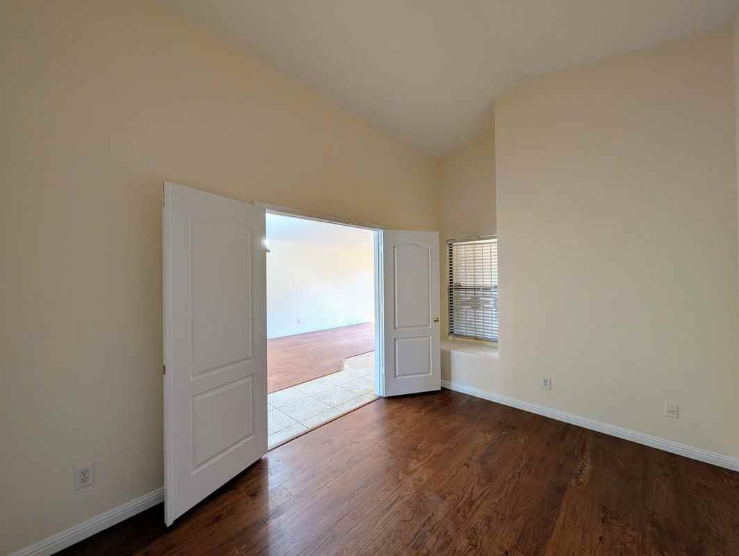 11134 W Windsor Ave - Photo 7 of 50