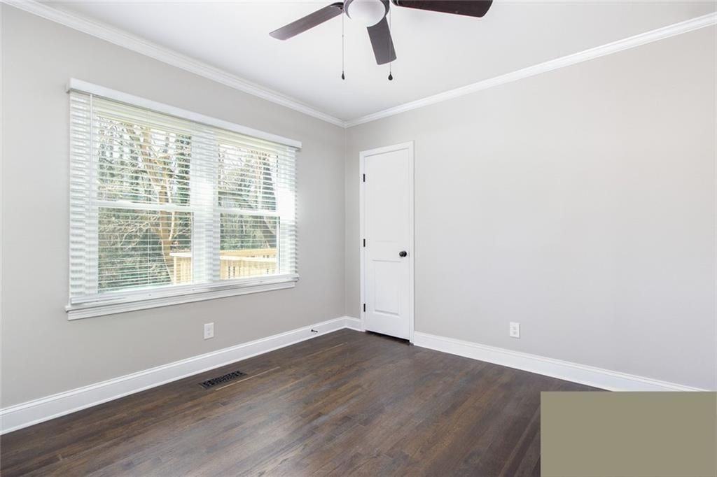 626 Burbank Cir Se - Photo 4 of 16