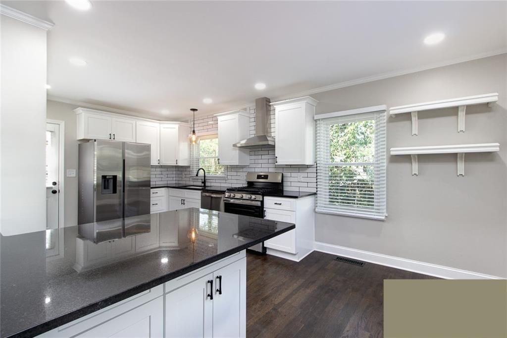 626 Burbank Cir Se - Photo 5 of 16