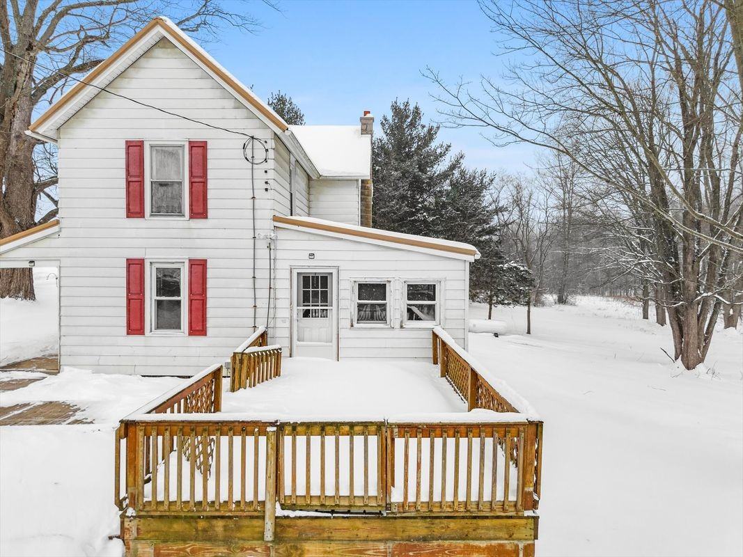 6982 Webster Rd - Photo 2 of 32