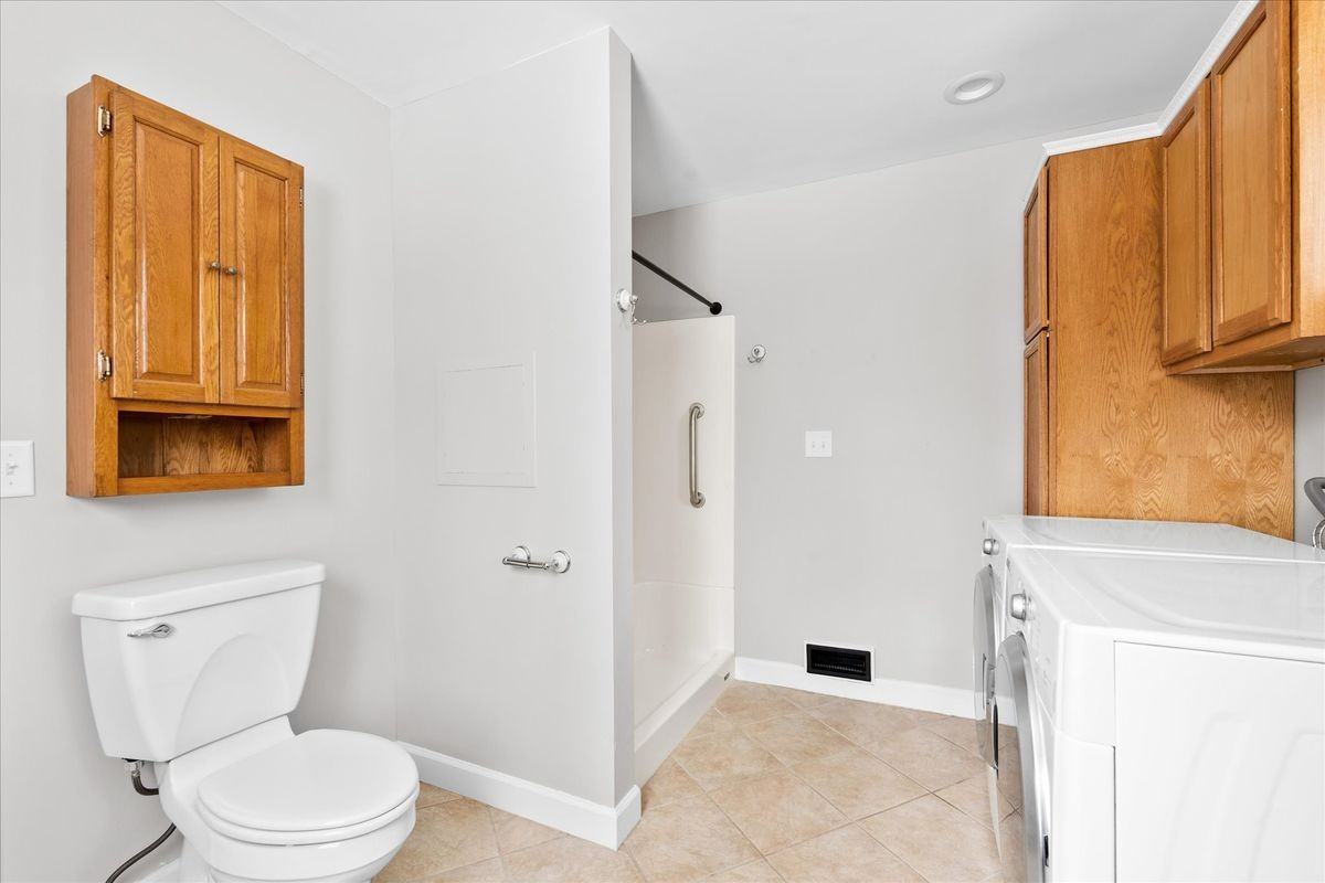 6982 Webster Rd - Photo 7 of 32