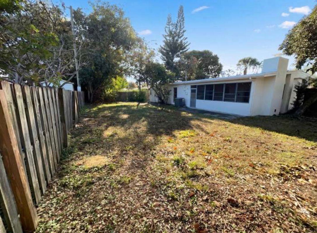 141 Se Calmoso Dr - Photo 4 of 24