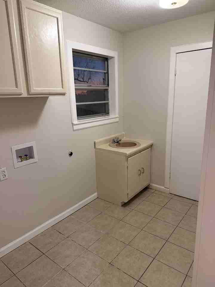 405 Dent St #NA - Photo 5 of 11