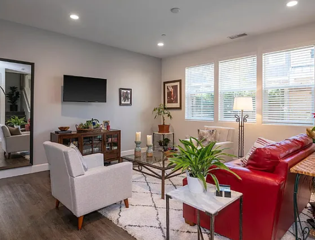 552 Oakville Dr #2 - Photo 2 of 7