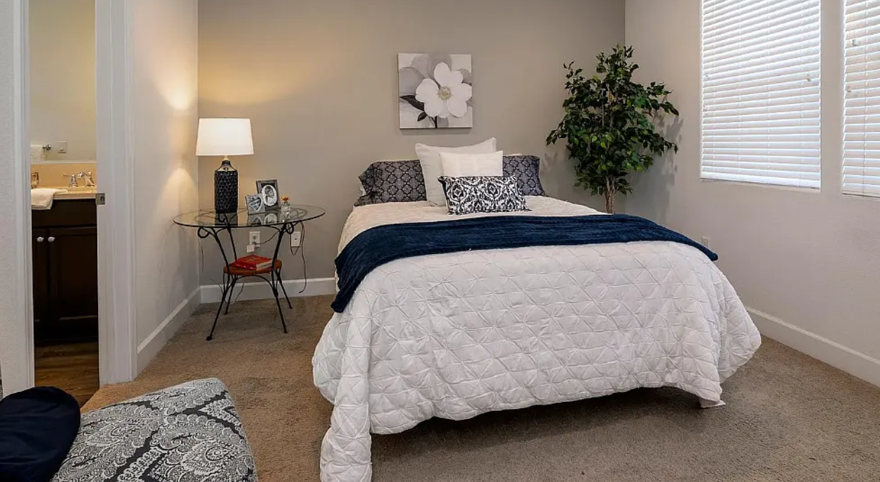 552 Oakville Dr #2 - Photo 4 of 7