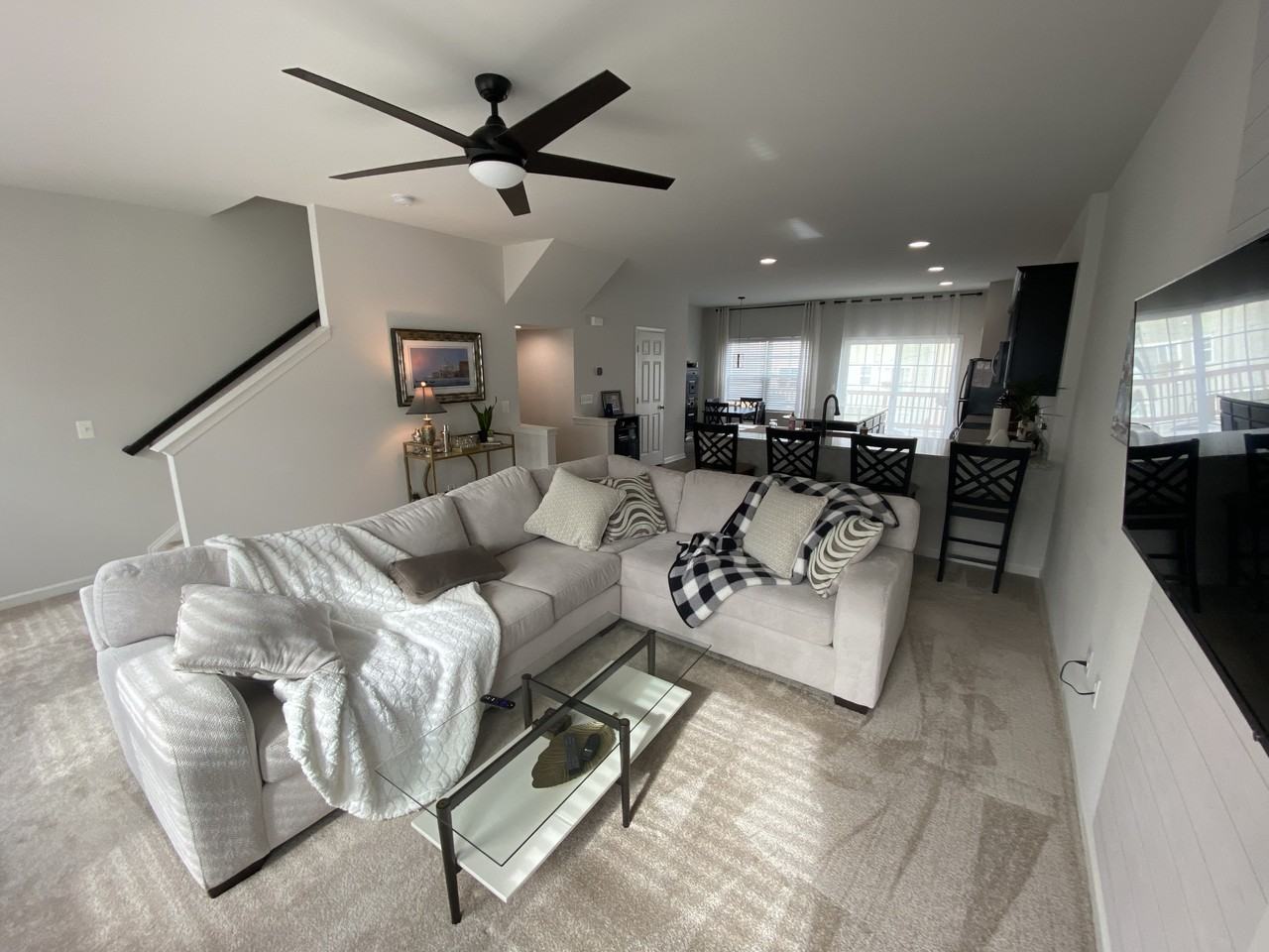 217 Crofton Ct - Photo 6 of 17