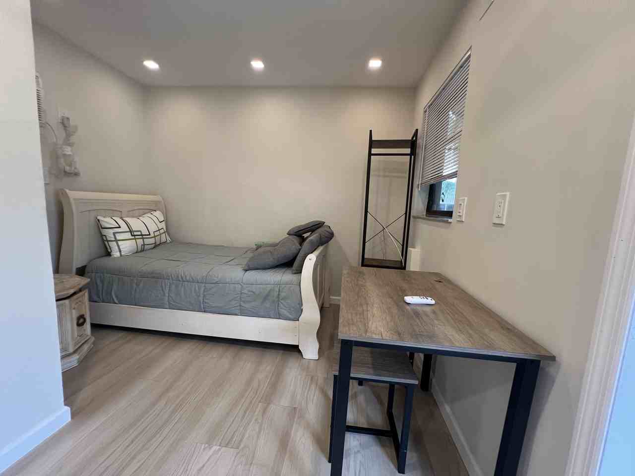 805 Northeast 7th Street #3 - Photo 4 of 12